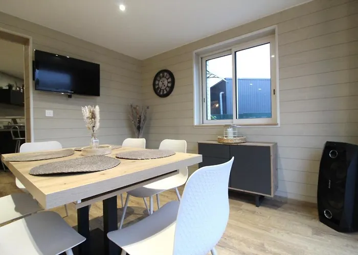 Gite, Maison Chaleureuse *