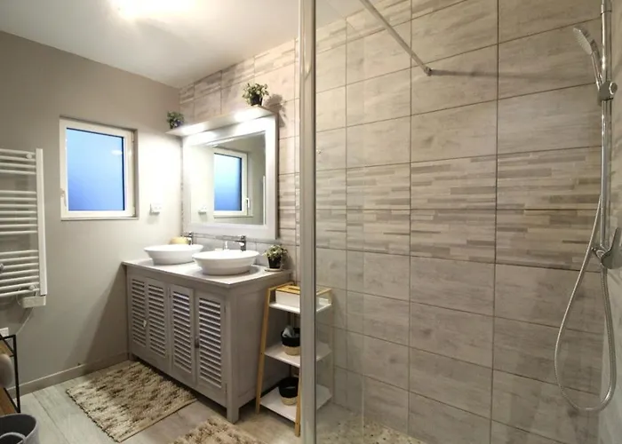 Gite, Maison Chaleureuse 度假居 Saint-Léonard