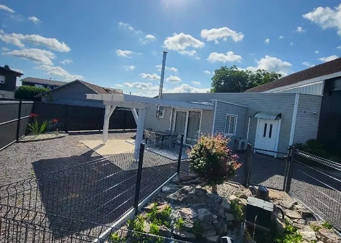 Gite, Maison Chaleureuse 度假居 Saint-Léonard